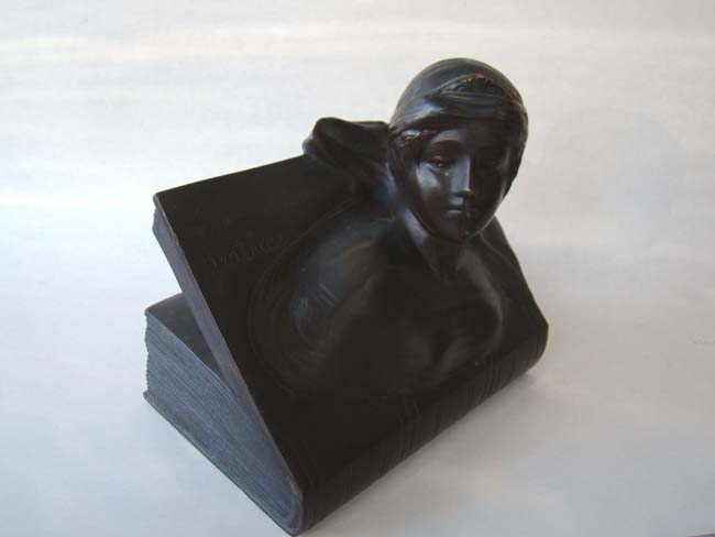 A nice pair of vintage DANTE & BEATRICE bookends by Jennings Brothers circa 1935 — image 3
